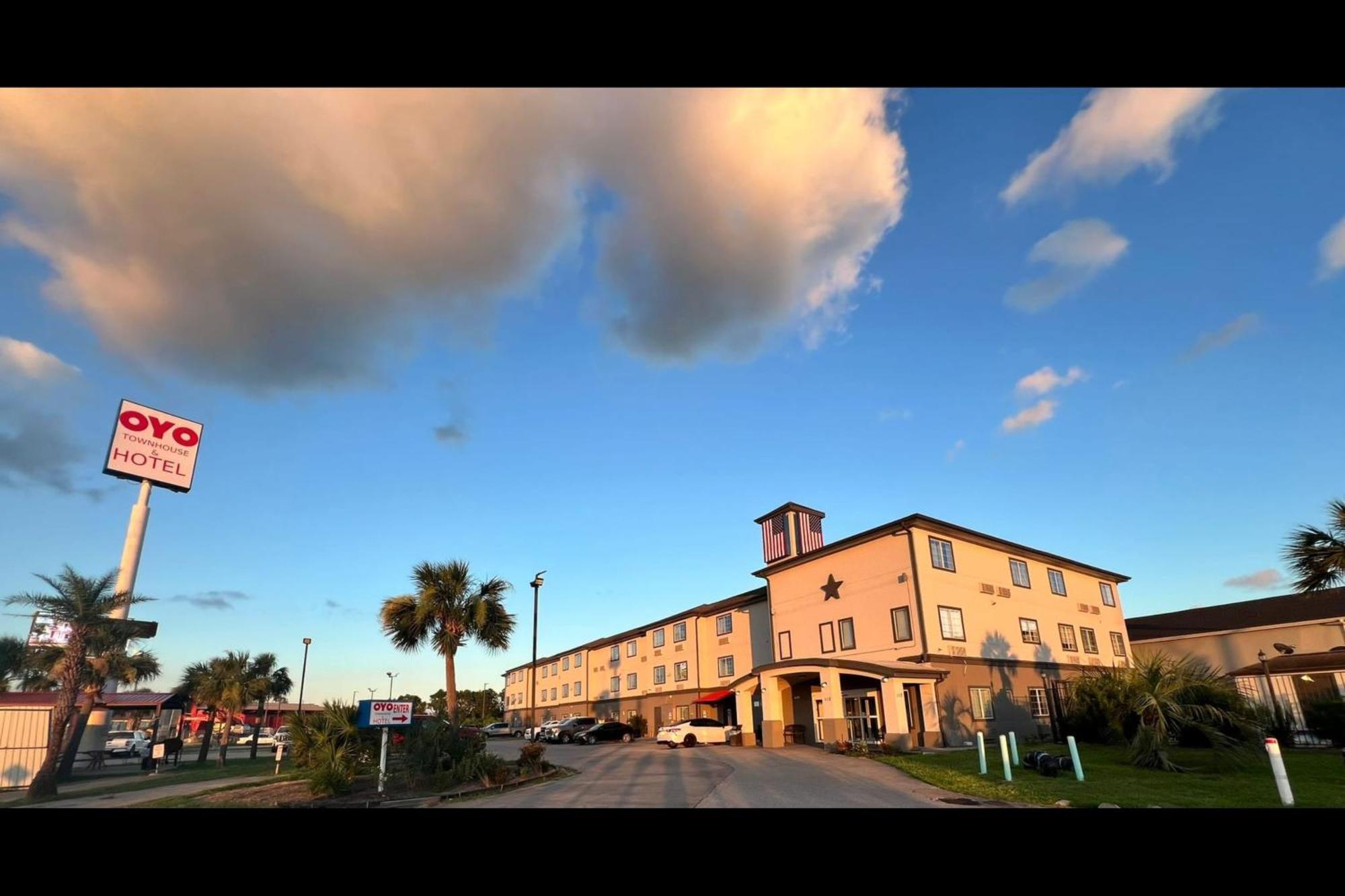 Oyo Townhouse Sulphur,La Extended Stay 外观 照片
